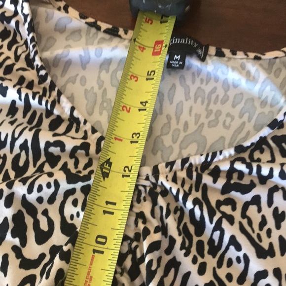 Originality Leopard Crop Top - Picture 7 of 7